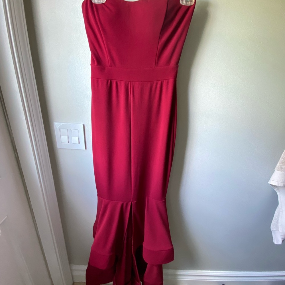 Red gown - Picture 3 of 3